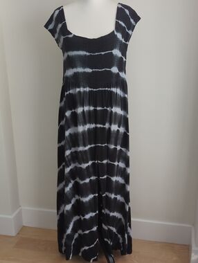 Swimsuits For All Harper Black & White Smocked Tie-Dye Cover-up Maxi Dress